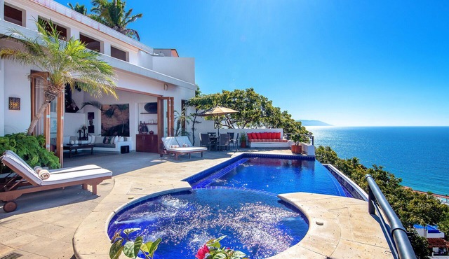 BAY VIEWS, HILLSIDE LUXURY VILLA