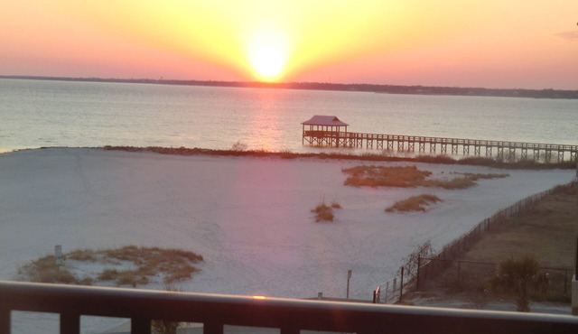 Beachfront Condo with large balcony facing the Gulf-No Fees by Owner in Pass Christian