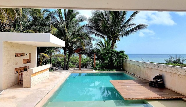Beachfront House: Pool, kayaks, and a large terrace. Perfect for families. Pet-Friendly. in Telchac