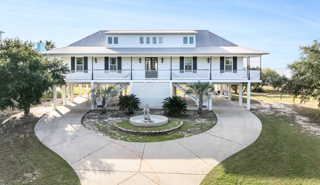Beachfront Property in Ocean Springs, Overlooking the Gulf of Mexico. Sleeps 14 in Ocean Springs