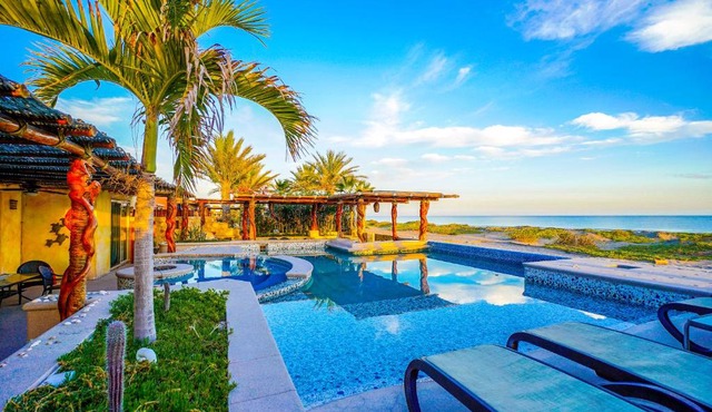 Beachfront Villa Estrella de Mar - Golf and Beach Resort in La Paz