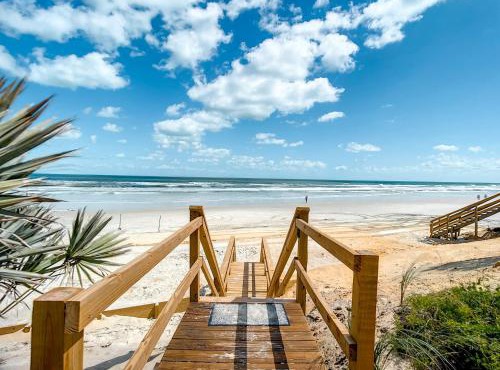 Beachfront with large deck Pool Sea Dunes Sailfish A3 in Edgewater