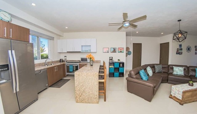 Beautiful 3B/2Ba Spacious Ground Corner Condo! in Las Jarretaderas
