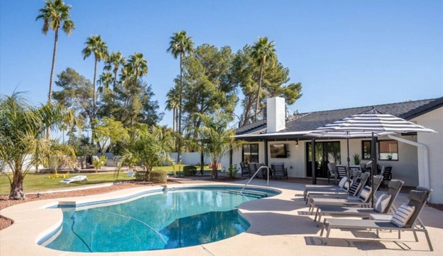 Beautiful 4BD/2BA Hilltop Oasis in Phoenix