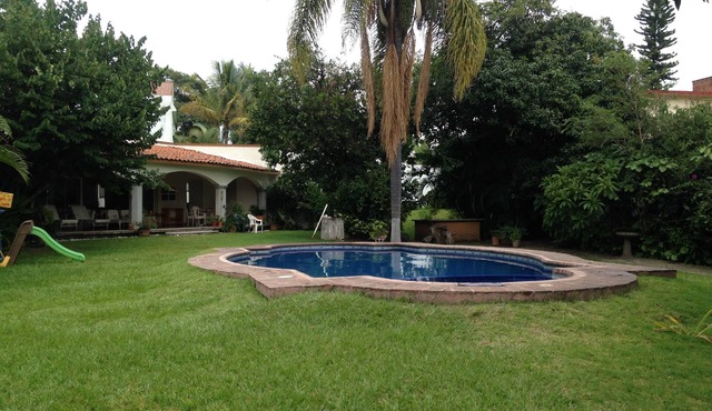 Beautiful colonial house in gated street with security in Cuernavaca
