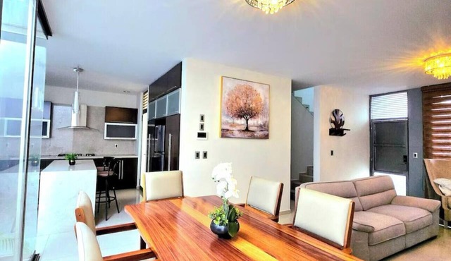 Beautiful house 2 blocks from the East Bypass Cable Car Station in Uruapan