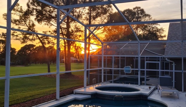 Beautiful luxury golf villa with private pool & spa in Haines City