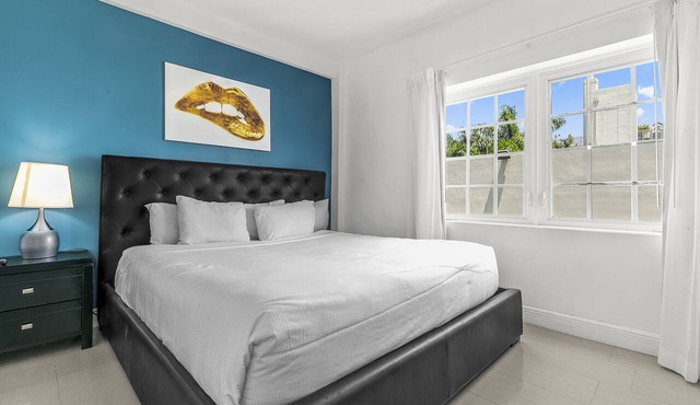 Belleza South Beach 3 Bedroom/2 Bath Sleeps 7 in Miami