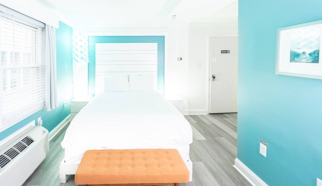 Best of Delaware - Fit for a QUEEN- Walk to Beach, Pet Friendly, Hot Tub, Pool in Rehoboth Beach