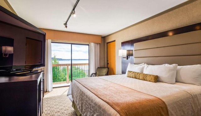 Best Western Plus Silverdale Beach Hotel in Silverdale