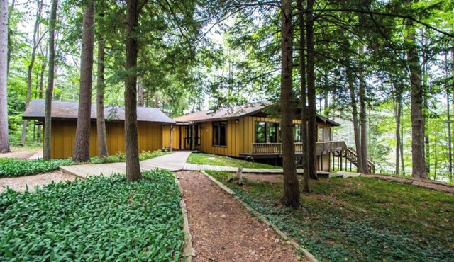 Big Twin Lodge-Fall Color Haven! Off-Roading, Snowmobiling, Wooded Seclusion! in Mancelona