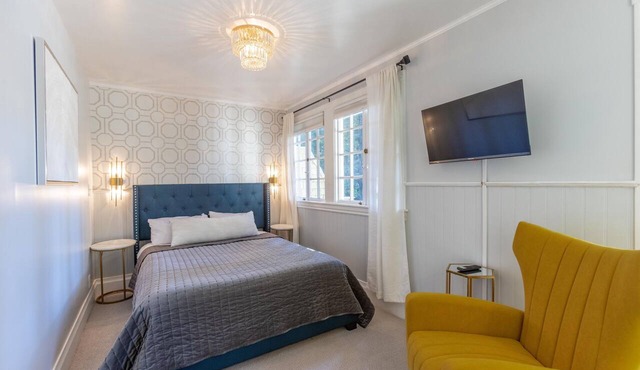Boho Manor Resort - Room 28 in Monte Rio