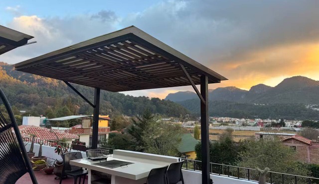 Boutique lodge with a terrace at the foot of the mountain in San Cristóbal de las Casas