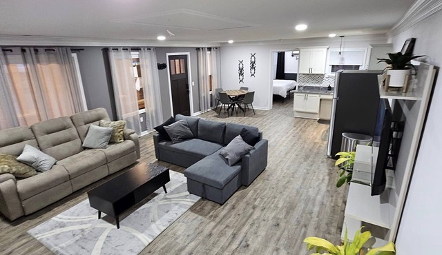 Boxcar Bunker - Downtown living at its finest in Holly