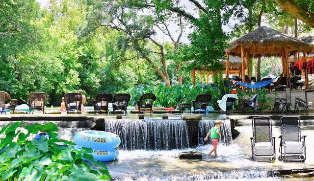Brand new waterfront Cabin with many amenities: Pool, hot tub & kayaking. - RC11 in Marion