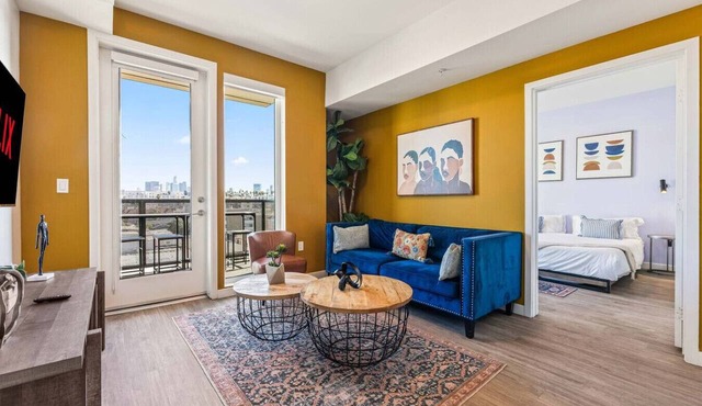 Bright & Modern 2BD Home in K-Town + Gym & Hot-Tub in Los Angeles