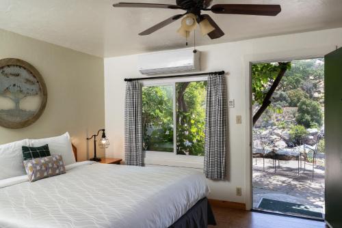 Buckeye Tree Lodge in Three Rivers