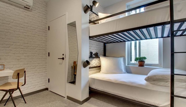 Buzz Bunk, Hotel Hive, Cozy Room, Vibrant Nightlife, Close to Capitol Hill in Washington