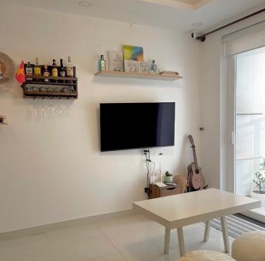Căn hộ 1PN 1WC sofa phòng khách, ban công rộng, netflix