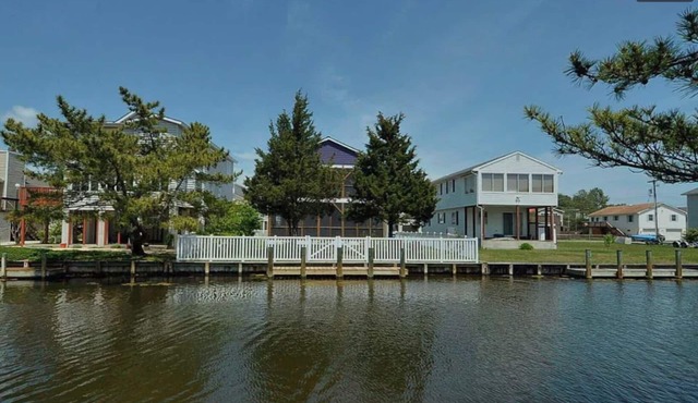Canal Front Home w/Dock & Fence. 5 Min walk to the beach! Pet Friendly w/fee in Bethany Beach