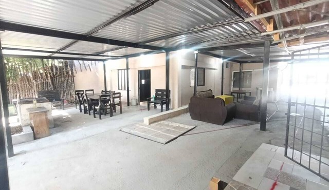 Casa Cactus - Hotel para 13 personas con balcón y asador in Linares