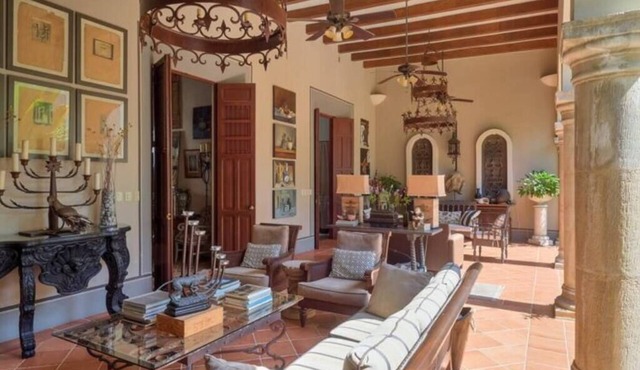 Casa La Perlita - Large Luxury Colonial in Centro - Garden, Gazebo, Big Pool ❤️ in Mérida