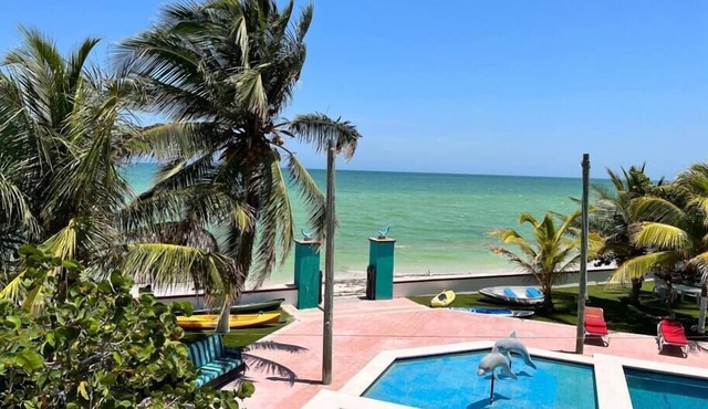 Casa Sirenas, huge ocean front Villa at Chicxulub in merida