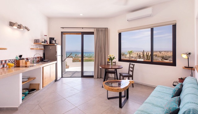 CASA TAKO 2, CLEAN modern studio unit, 5 minutes walk to kite launch beach. in La Ventana