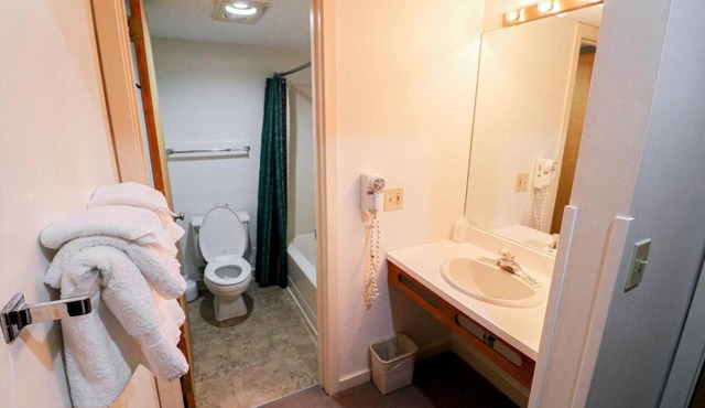 Cedarbrook Two Double bed Standard Hotel room 118 in Killington