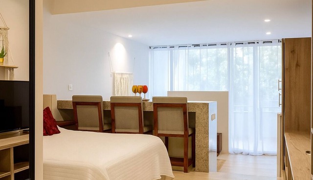 Central condo: Pool, Gym + Garage. Near 5th&beach in Playa del Carmen