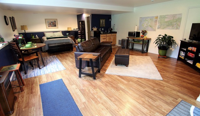 Centrally located studio in Palmer