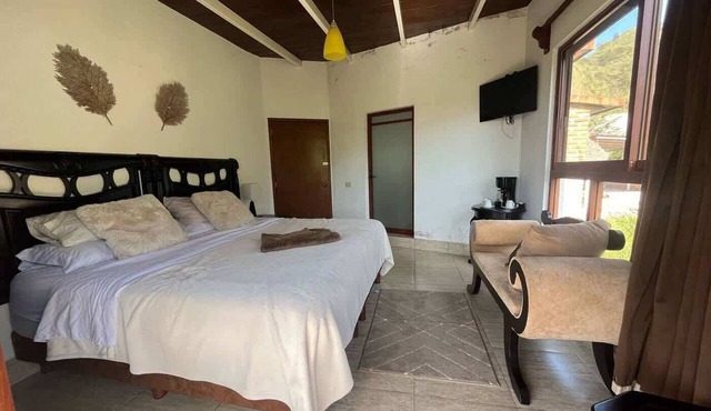 Charming 1BR | Waterfall & Coffee Escape