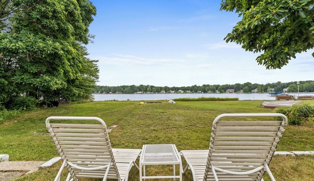 Charming 2-Bedroom Strong Cottage in Twin Lake, MI in Twin Lake