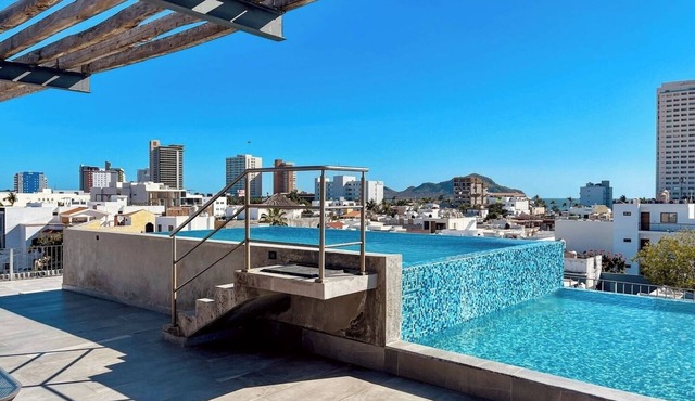 Charming Apartment w/Pool 3 Blocks to Beach in Mazatlan