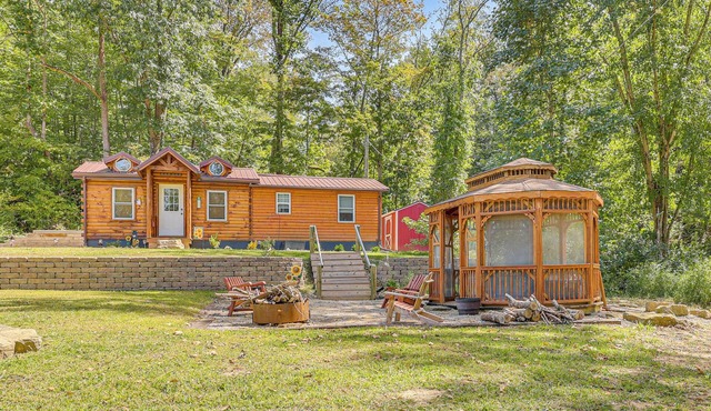 Charming Couples Cabin on 40 Acres in Zanesville in Zanesville