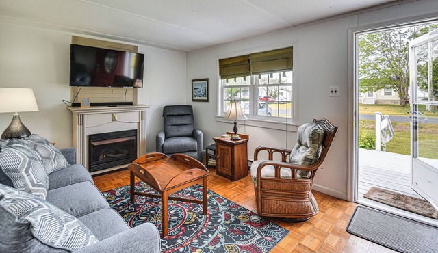 Charming Painter Home w/Chesapeake Bay Views in Painter