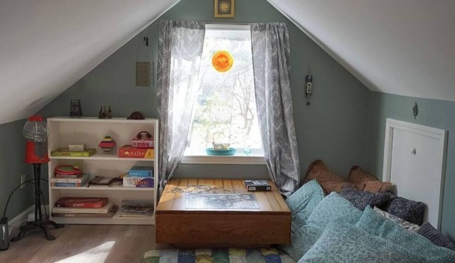Charming riverfront cottage on beautiful cove! in South Hadley
