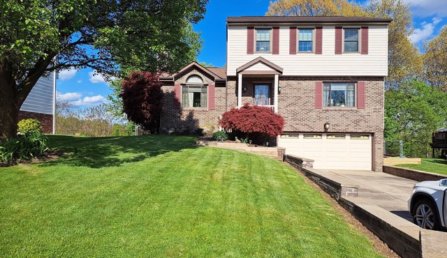 Charming, spacious 3-bedroom, 3BA house. Private, convenient, and immaculate. in Irwin
