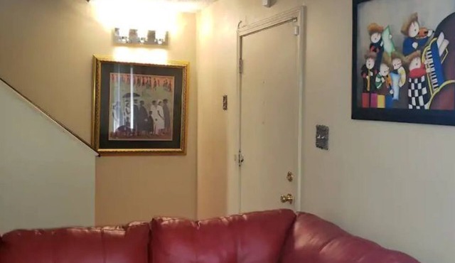Charming, spacious 3bdrm condo, your home away from home in Memphis