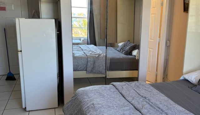 Charming studio in sunny Miami Beach with ocean view! in Miami Beach