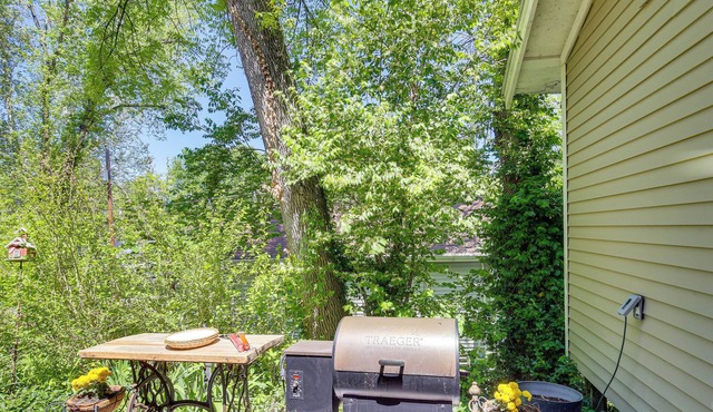 Charming Studio: Walk to Castlewood State Park! in Ballwin