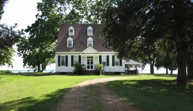 Charming Waterfront Family Getaway On The Rappahannock in Lancaster