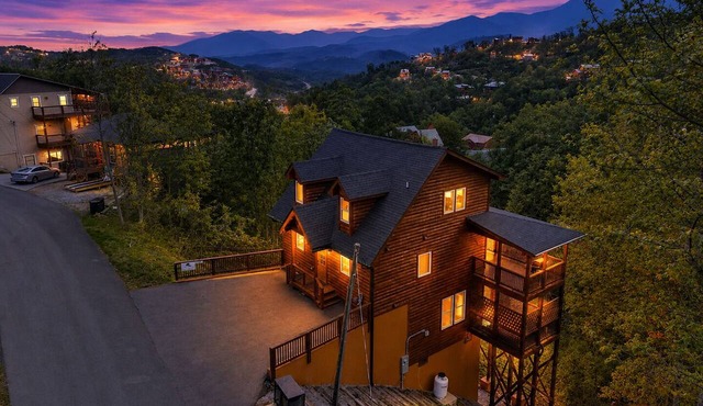 Chestnut Tower – Incredible Mount LeConte Views, Hot Tub & Game Room in Gatlinburg