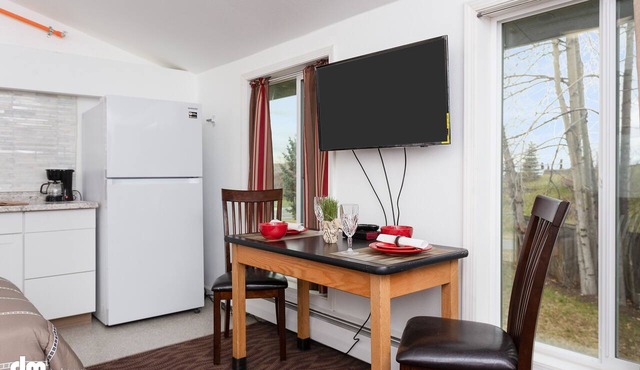 Chugach Mountain View Fox Den Suite in Anchorage