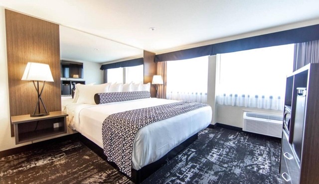 Close to the Riverfront Park & Spokane Falls! With Outdoor Pool Onsite! in Spokane