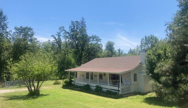 Close to Yosemite National Park. Walking distance to restaurants & shopping in North Fork
