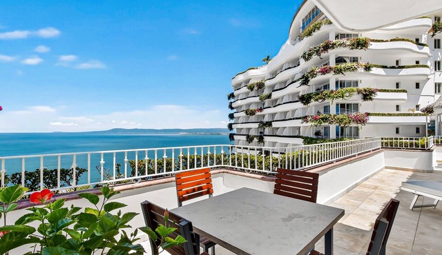 Coastal retreat condo with resort-style pool, hot tub & oceanfront terrace