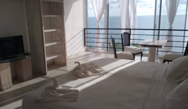 Cocos camp in Acapulco