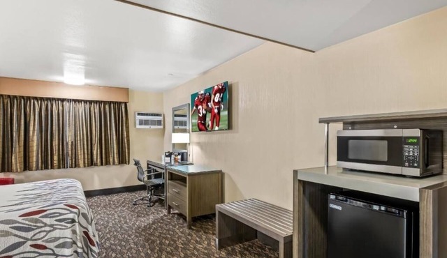 Comfort and Value Stay | Pet-friendly Room + Free Breakfast & Parking in Sutter County