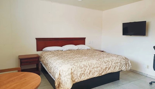 Comfort Meets Convenience: Queen Bedroom w/Free Wi-Fi & Close to La Plaza Mall in Pharr